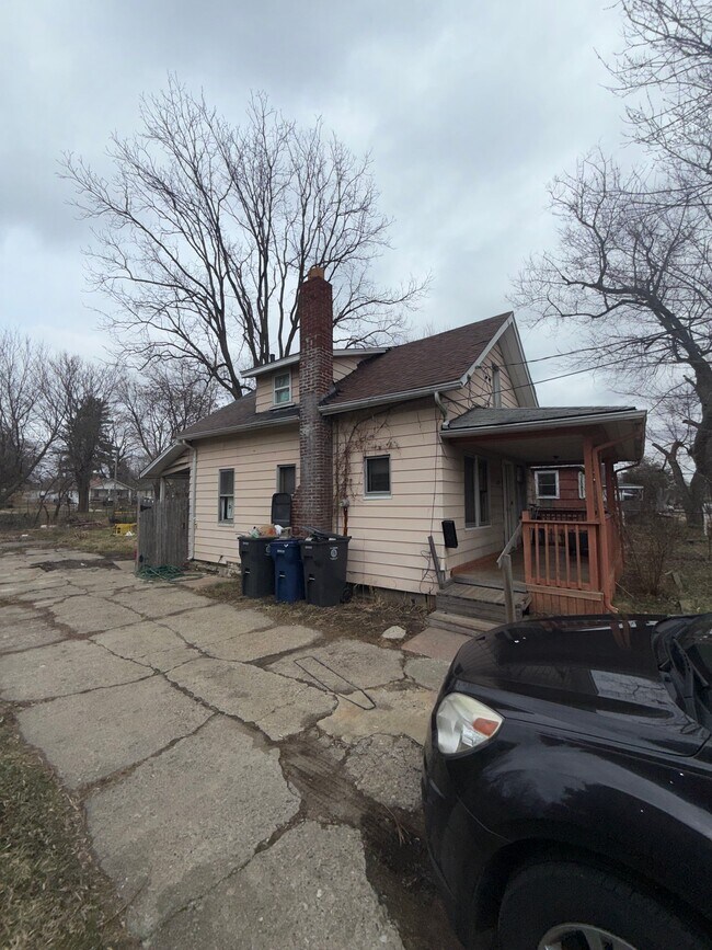 Foto del edificio - 1218 Pinehurst Ave