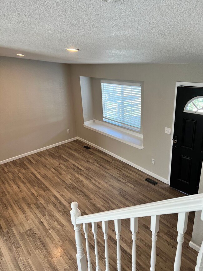 Foto del edificio - 3 Bed 1 Bath Home in Southeast Aurora
