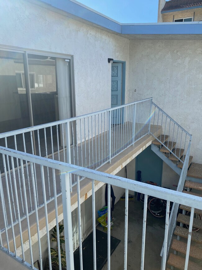 Front entrance and balcony - 82 16th St