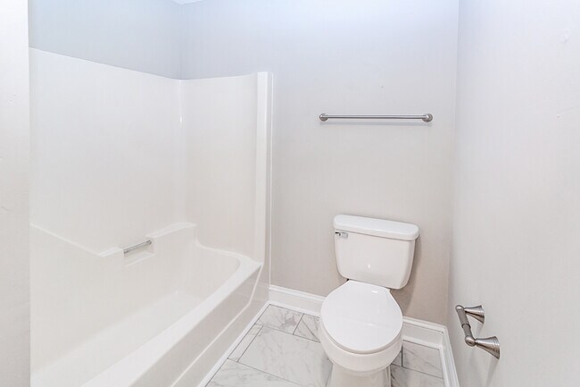 Building Photo - 1500 Treetop Ln