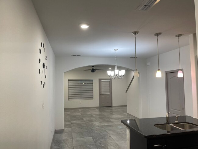 Building Photo - 204 Welland Dr
