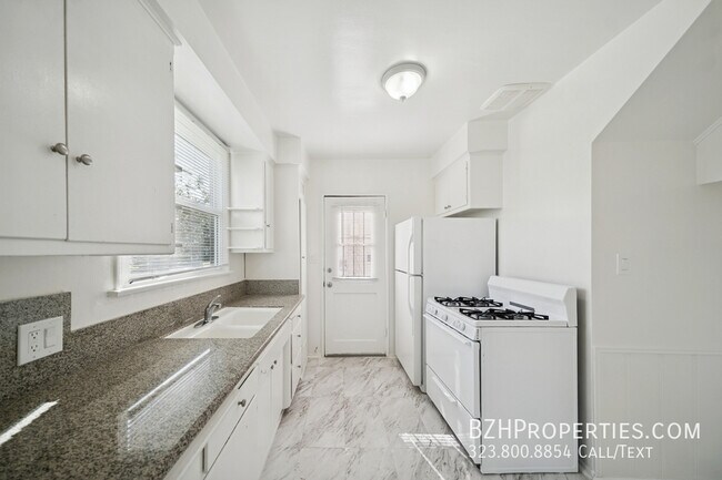 Foto del edificio - 5329 Vantage Ave