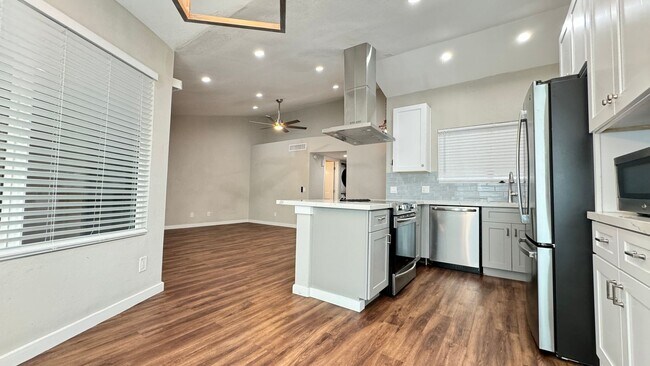 Foto del edificio - Southwest (Irvington and Midvale Pk) top f...