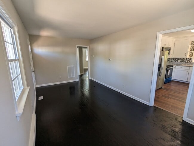 Building Photo - 3 bedroom home in Emporia
