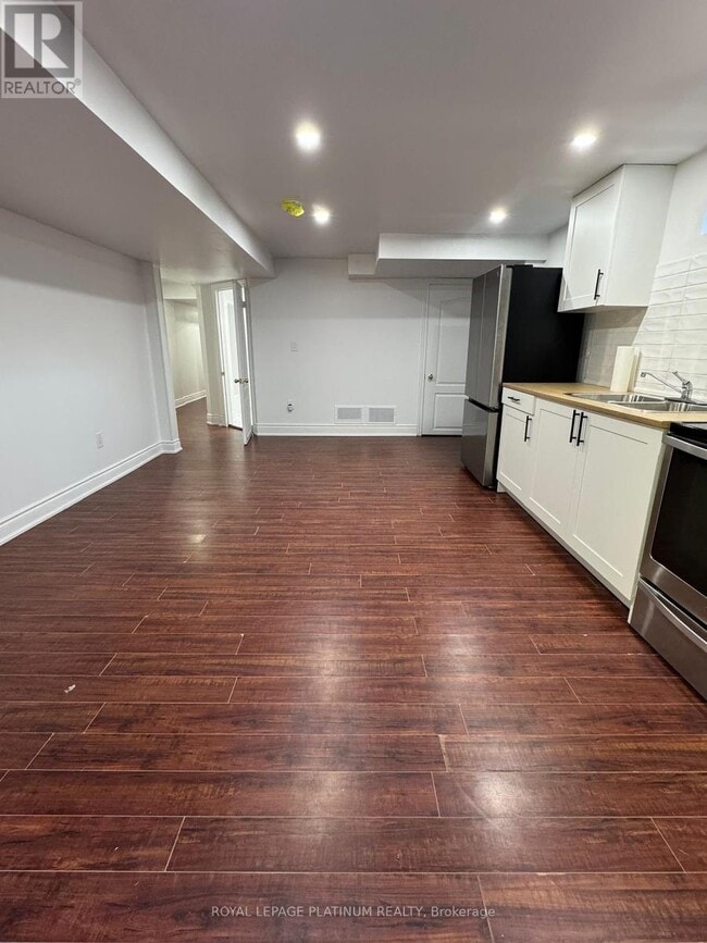 Building Photo - 21 Freshspring Dr