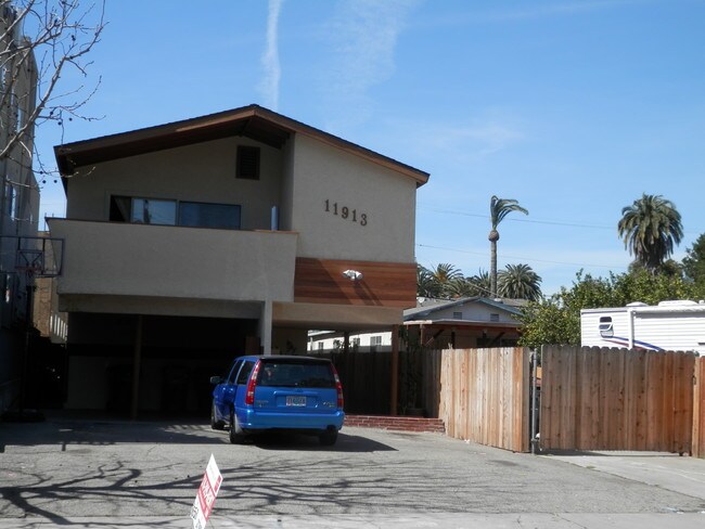 Vista frontal del edificio - 11913 Culver Blvd