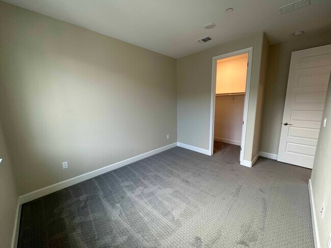 Foto del edificio - 415 Industrial Pky