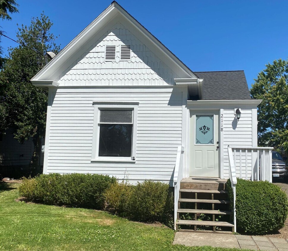 Primary Photo - Beautifully Updated 2 Bedroom Home with Of...