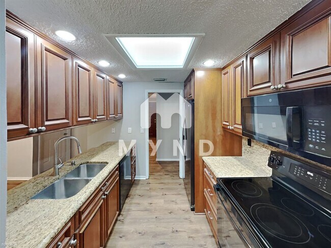 Building Photo - 3 br, 2 bath House - 2036 Whitney Dr