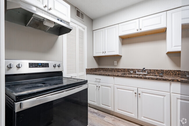 Interior Photo - Flats at Greentree