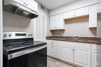 Interior Photo - Flats at Greentree