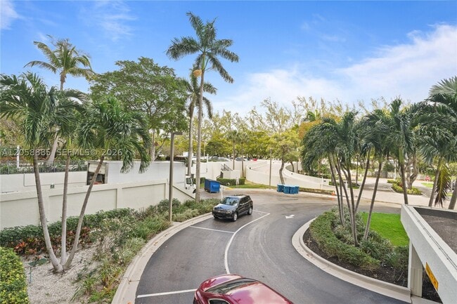 Building Photo - 3200 Port Royale Dr N