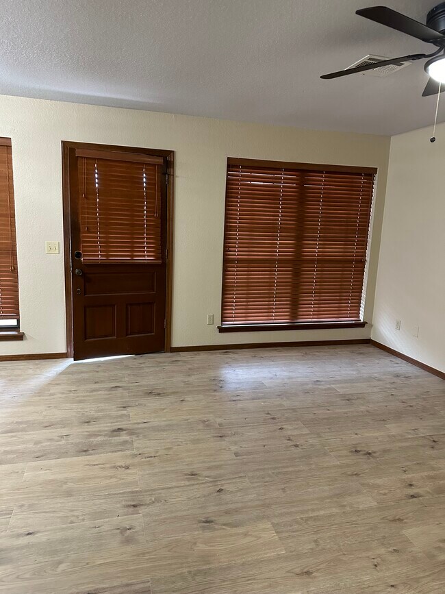 Building Photo - 9105 Stonegate