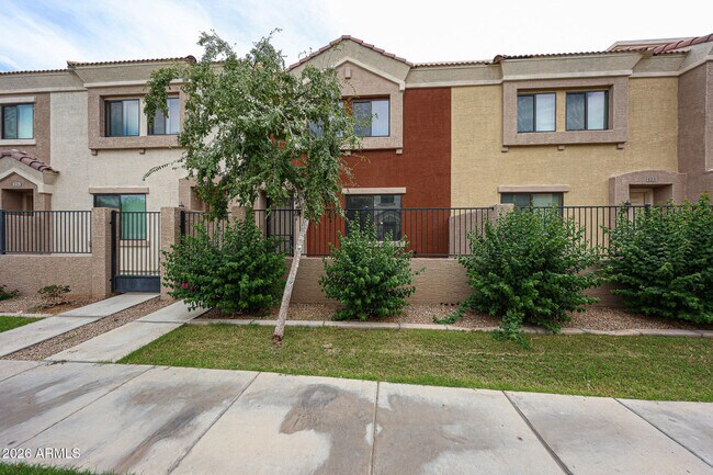Building Photo - 5225 E Enid Ave