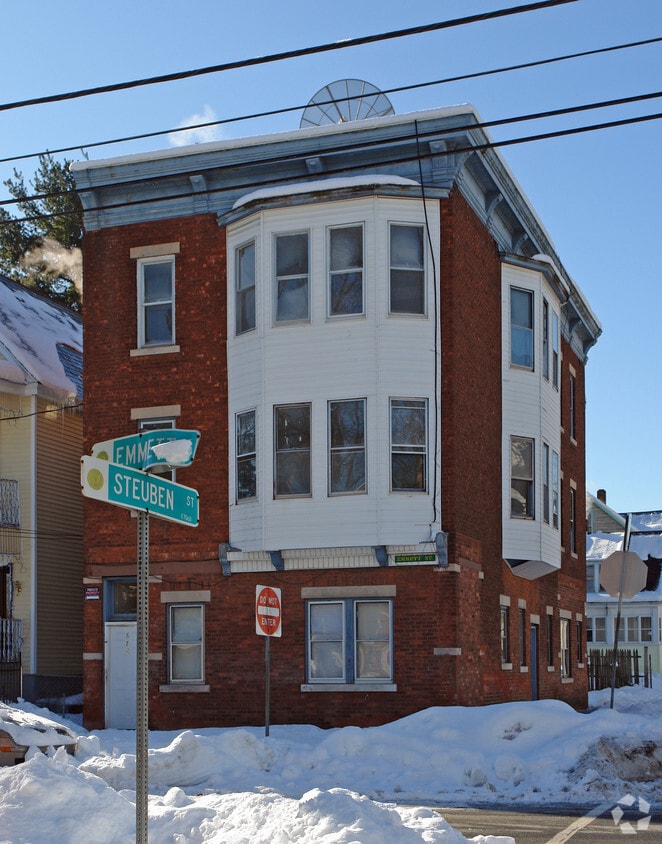 870 Emmett St, Schenectady, NY 12307 Apartments in Schenectady, NY
