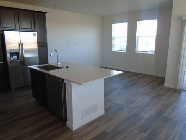 Building Photo - 5395 Euclid Dr