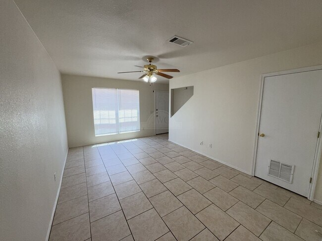 Foto del edificio - 4300 Abigail Dr