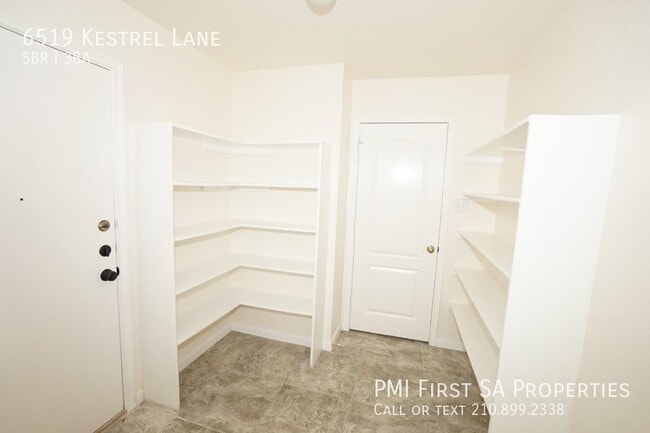 Building Photo - 5 bedrooms and 2.5 bathrooms ready to move...