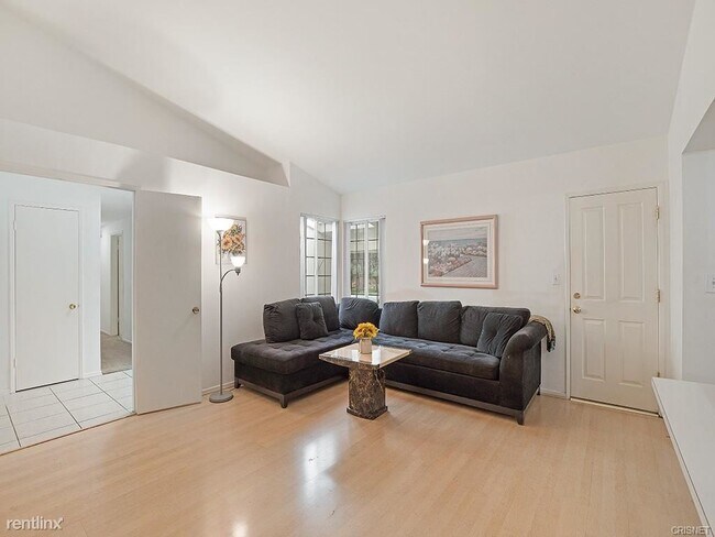 Building Photo - 3 br, 2 bath House - 17123 Orozco St 1