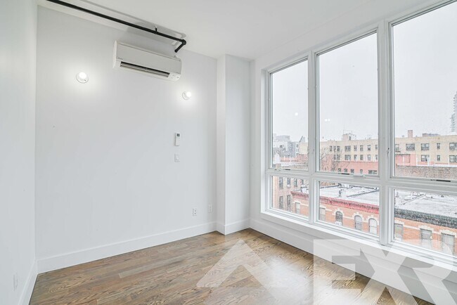 Foto del edificio - 1365 Nostrand Ave.