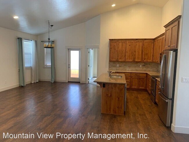 Building Photo - 3 br, 2 bath House - 21334 Livingston Dr.
