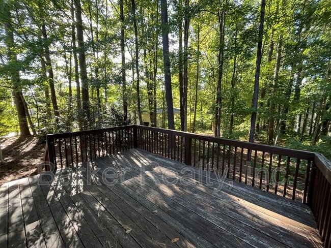 Building Photo - 2312 Colony Woods Dr