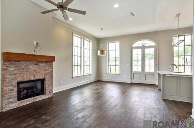 Foto del edificio - 10851 Cane Mill Ln.