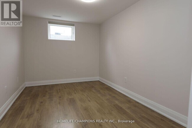 Photo du bâtiment - 24 Tansley Ave