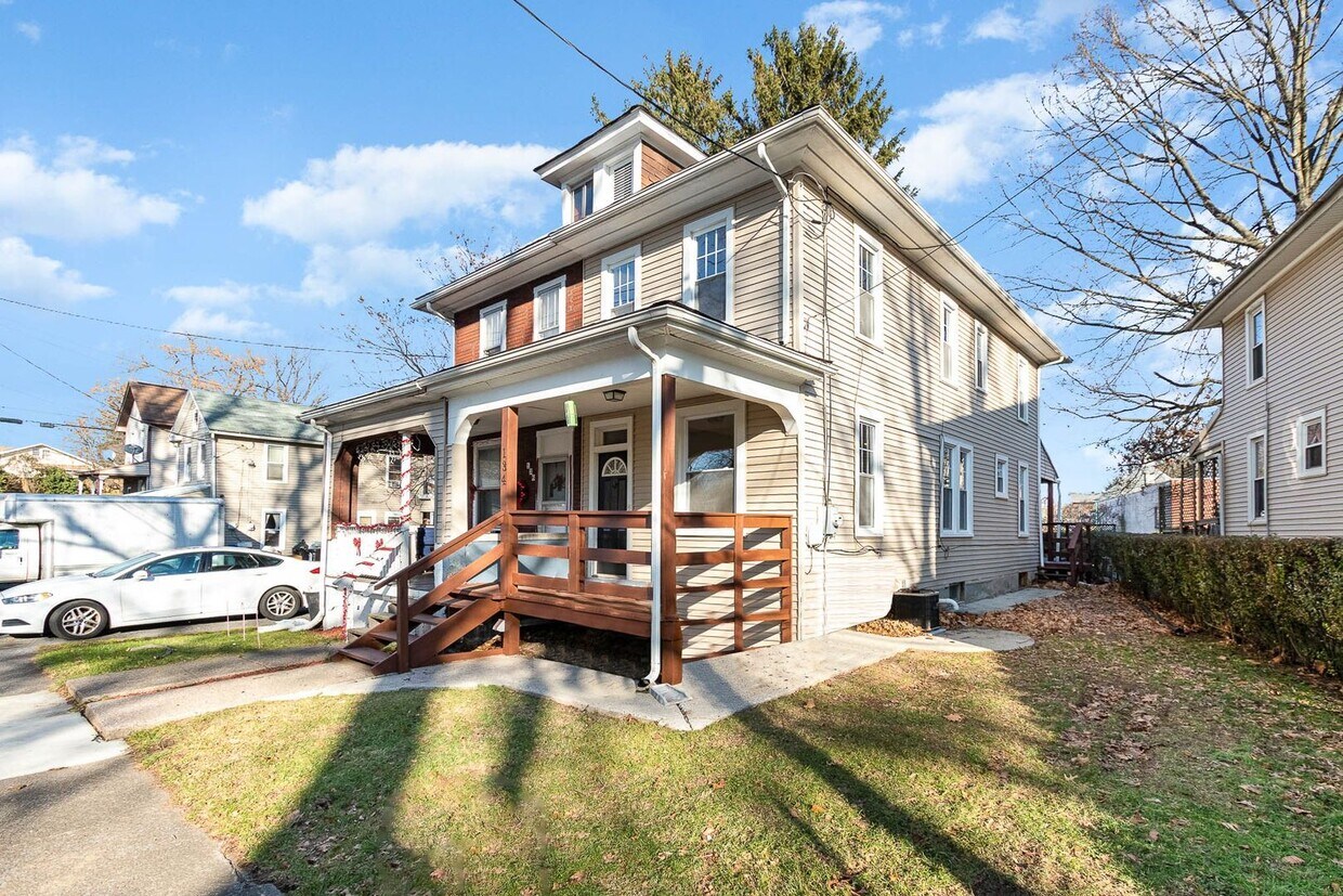 Primary Photo - 3 bedroom 1 bathroom home in Harrisburg PA!