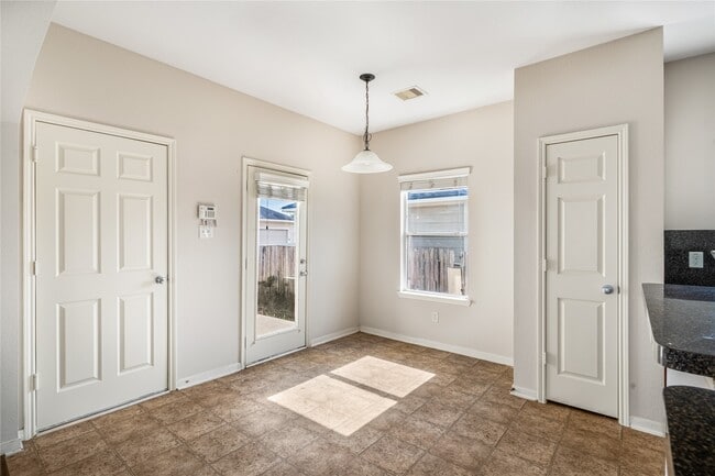 Building Photo - 1623 Royal Chase Dr