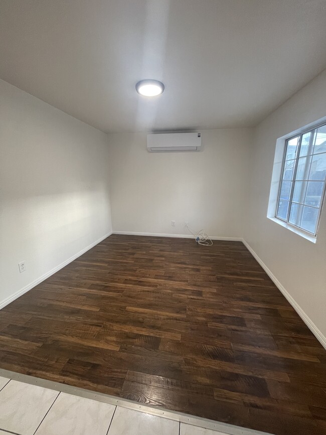 Building Photo - 714 S Record Ave