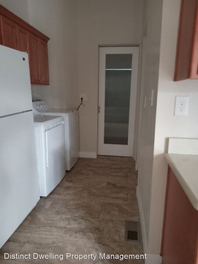 Building Photo - 2 br, 2.5 bath House - 1205 SE Mill St