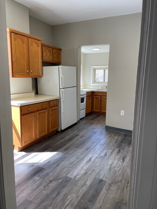 Kitchen - 1025 Forest Ave