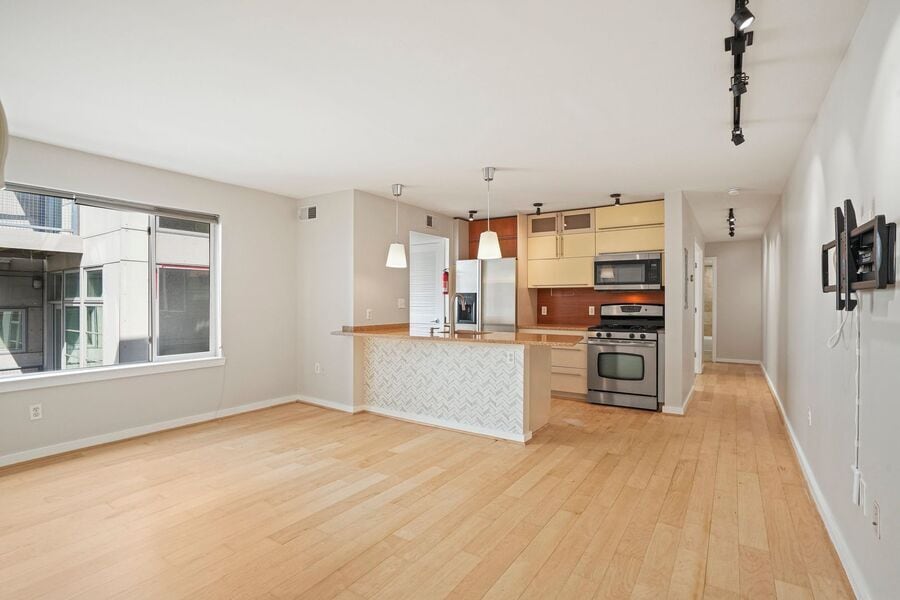 Primary Photo - 1439 Chapin St NW