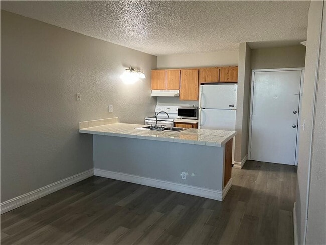 Building Photo - 2401 Riverside Dr