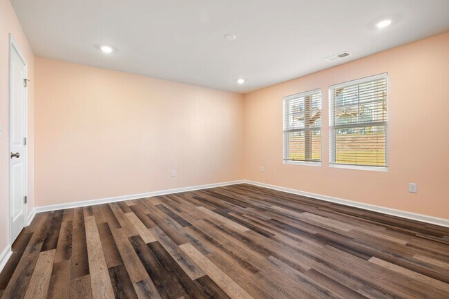 Foto del edificio - Beautiful 4-Bedroom Home Centrally Located in the Triangle!