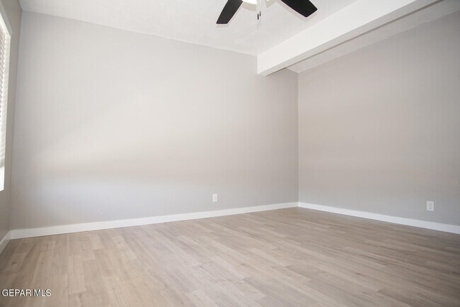 Foto del edificio - 5145 Rutherford Dr