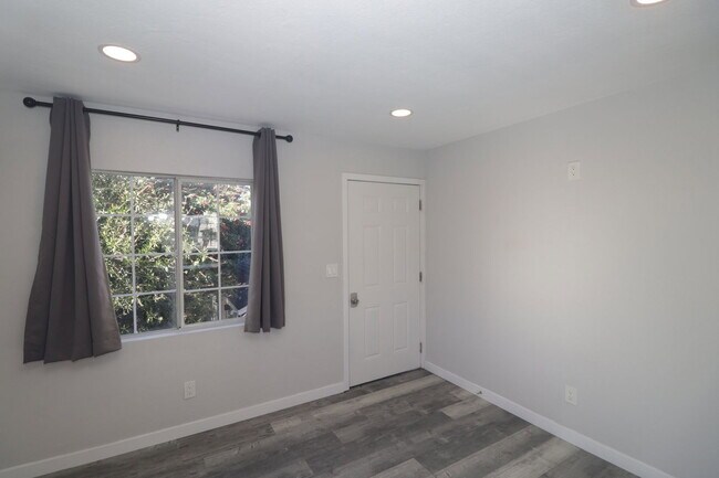 Foto del edificio - 4239 Swift Ave