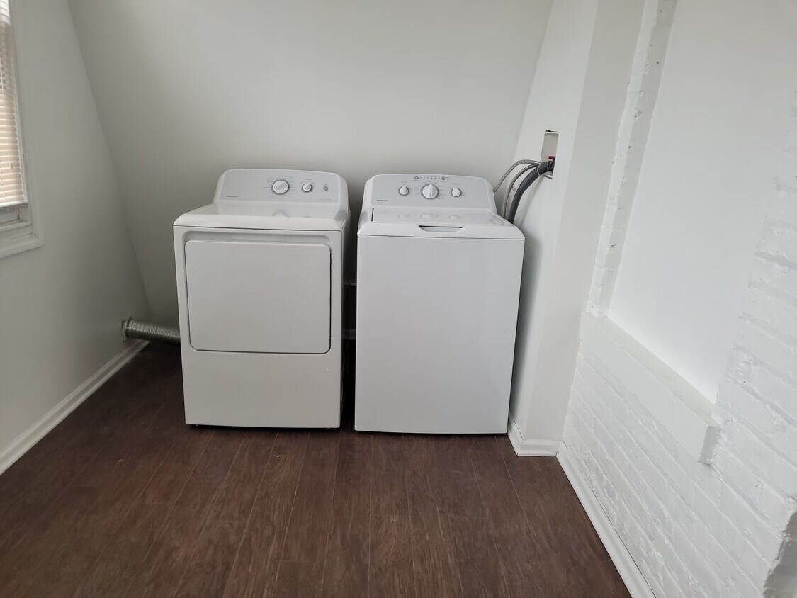 Foto principal - 5146 W Wellington Ave
