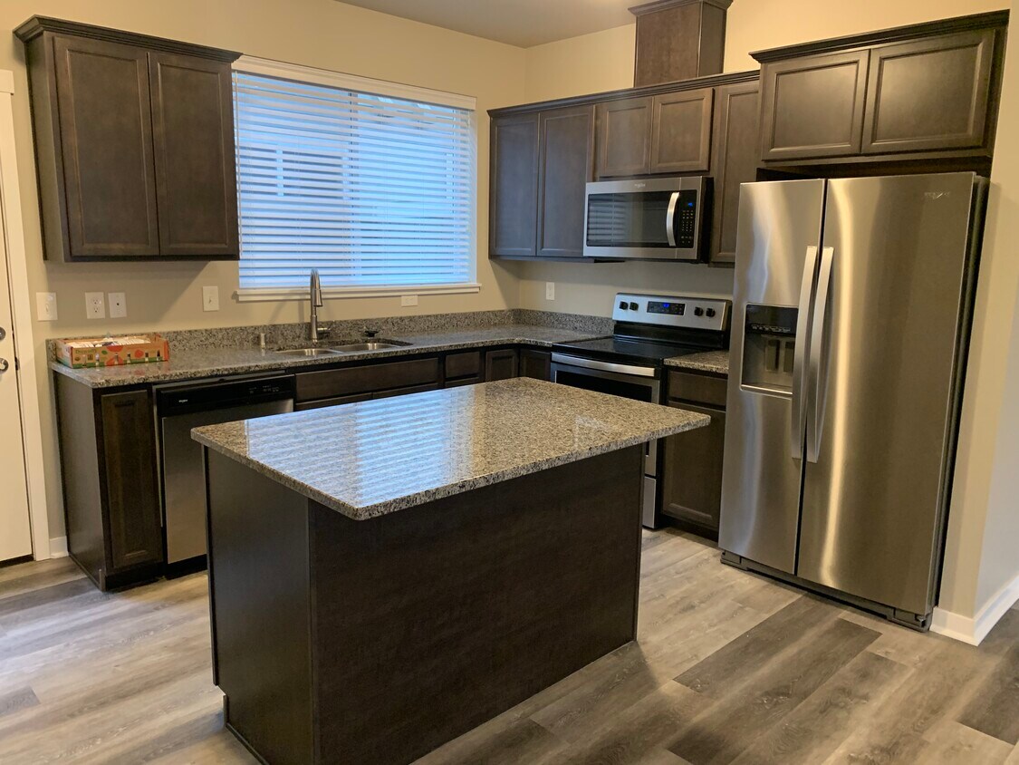 Foto principal - 284 B St