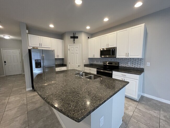 Foto del edificio - Coming Soon! Spacious 3/2.5 Townhome with ...