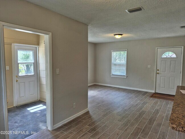 Building Photo - 4717 Cambridge Rd