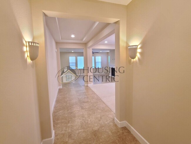 Foto del edificio - Stunning Single Story Rental in Guard Gate...
