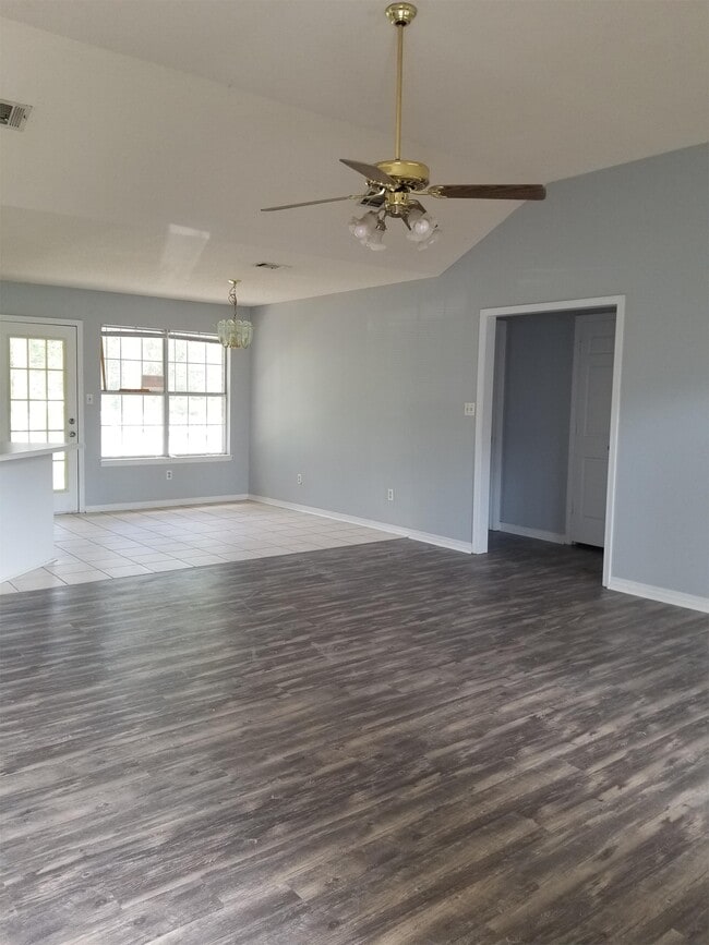 Foto del edificio - 7908 Martin Bluff Rd