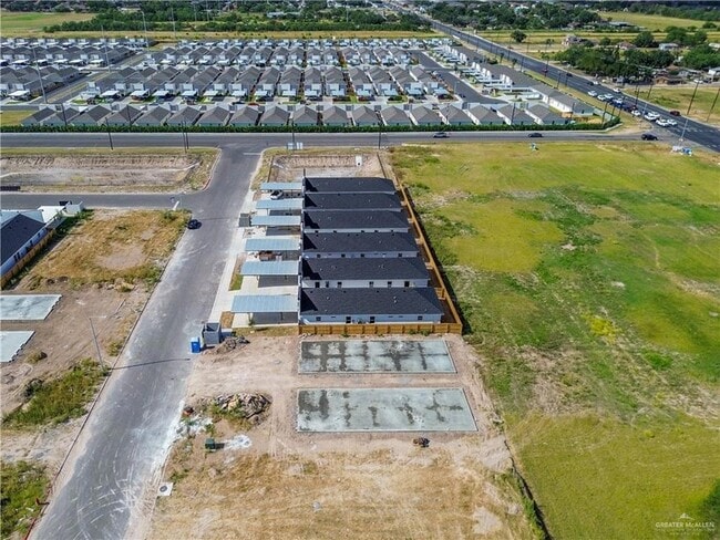 Building Photo - 700 N Alexandrite Ave