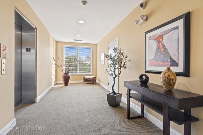 Foto del edificio - 2700 Summit Dr
