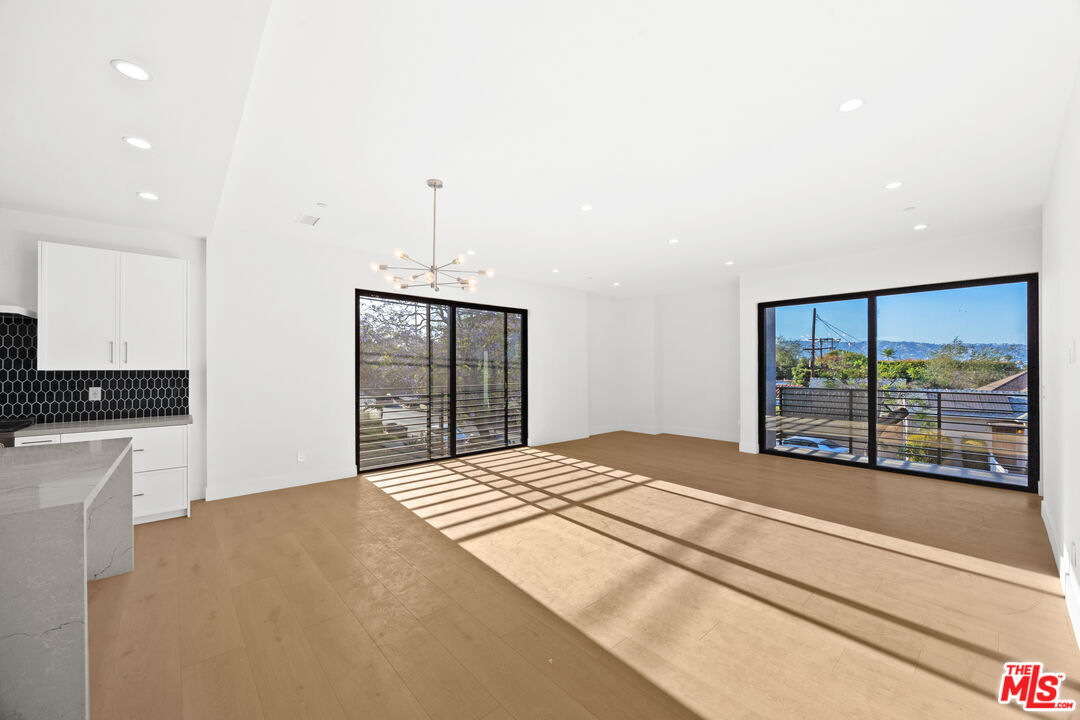 Foto principal - 8902 Sawyer St