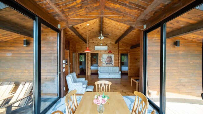 Photo du bâtiment - 2689 Muskoka District Road 118 West