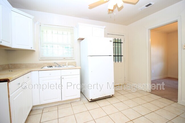 Foto del edificio - 1240 Rayfield Dr