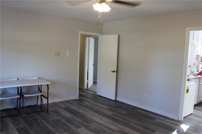 Building Photo - 2303 Towbridge Cir